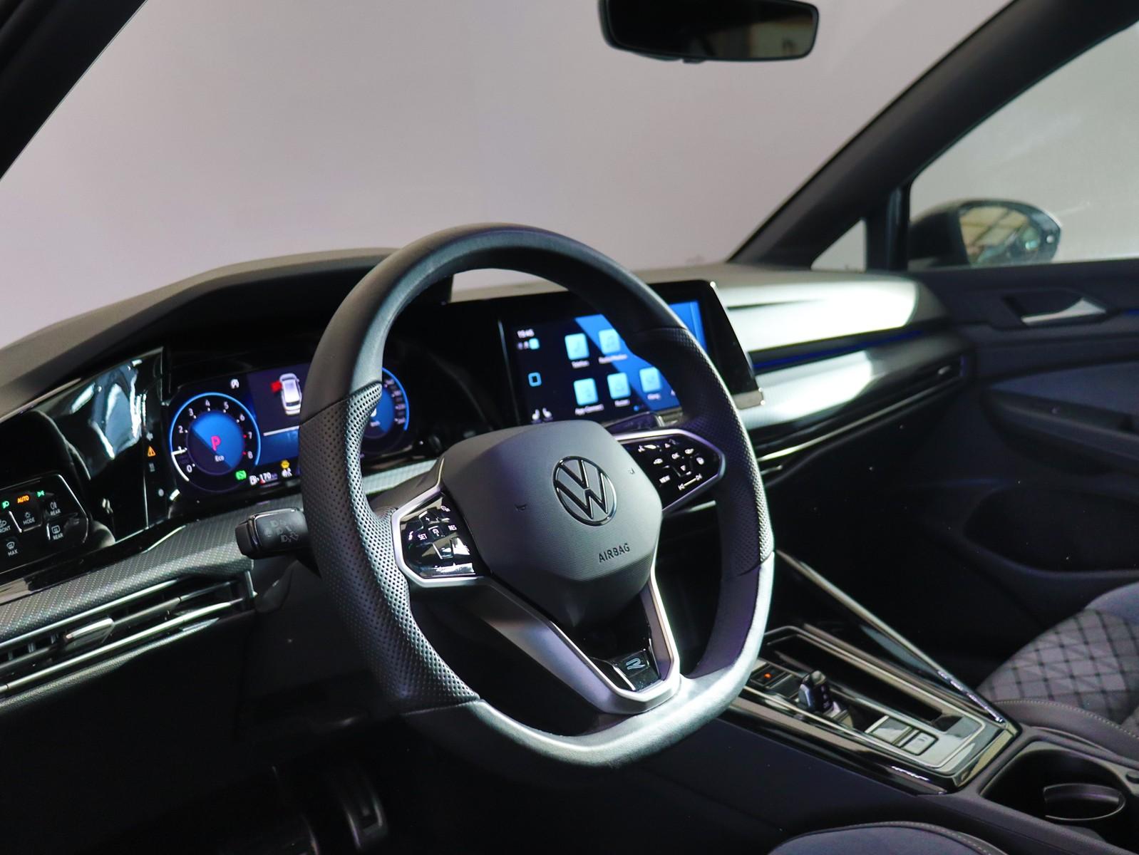 Volkswagen Golf 1.5 eTSI DSG Golf VIII R-Line