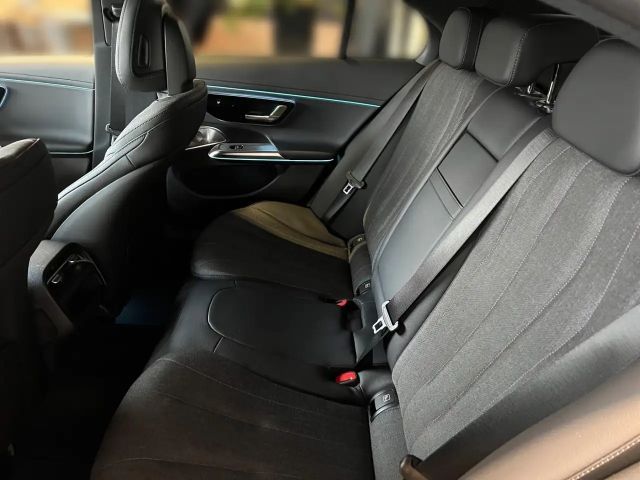 Mercedes-Benz E 200 4MATIC AVANTGARDE Sedan