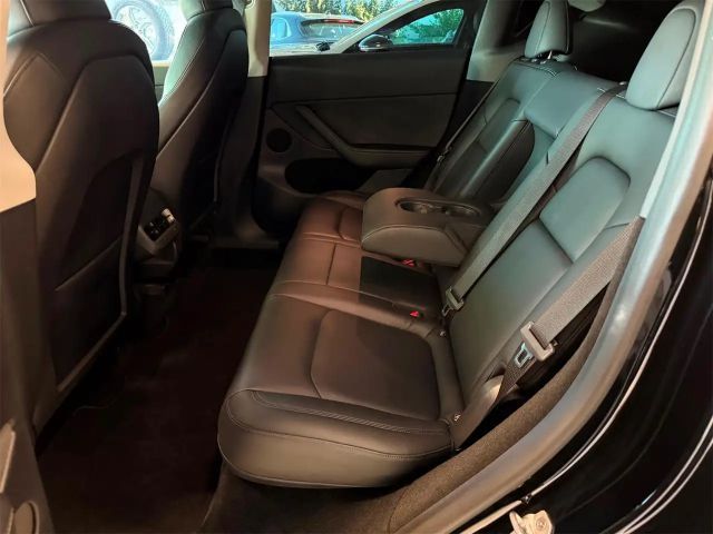 Tesla Model Y AWD Performance