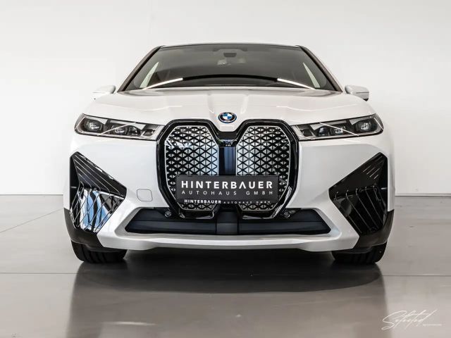 BMW iX xDrive