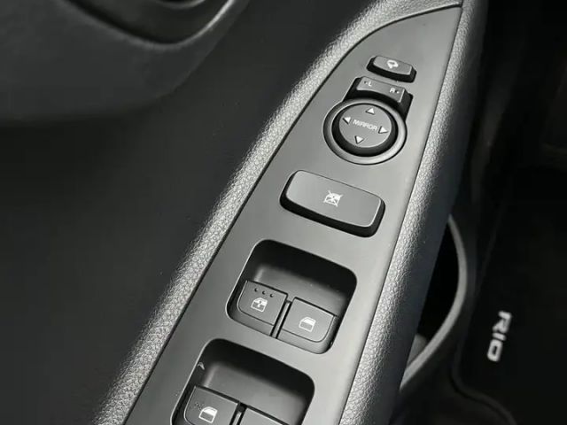 Kia Rio Sitz / Lenkradheizung DAB Navi Parkpilot