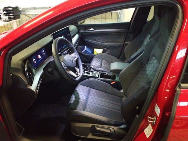 Volkswagen Golf 1.5 eTSI DSG R-Line