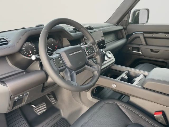 Land Rover Defender 110 D250 Dynamic SE