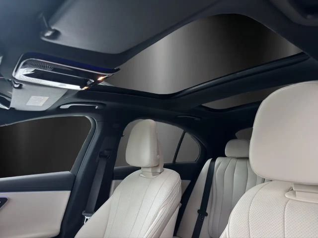 Mercedes-Benz E 200 AMG Line E 200 d Sedan