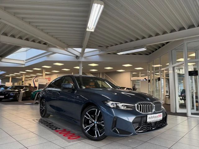 BMW 320 320i M-Sport Sedan