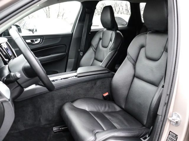 Volvo XC60 Dark Plus