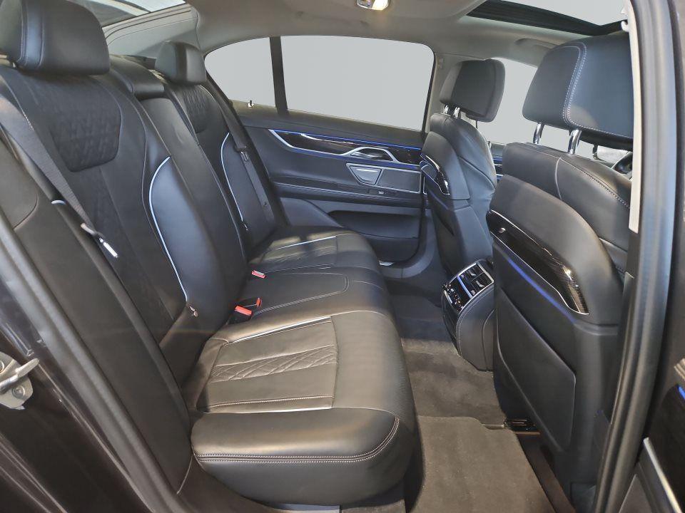 BMW 750 750i Sedan xDrive