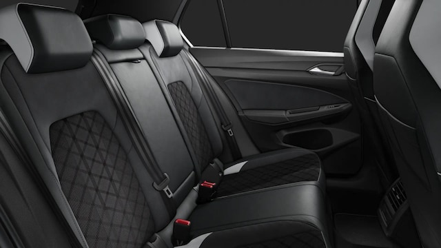 Volkswagen Golf 1.5 eTSI DSG R-Line