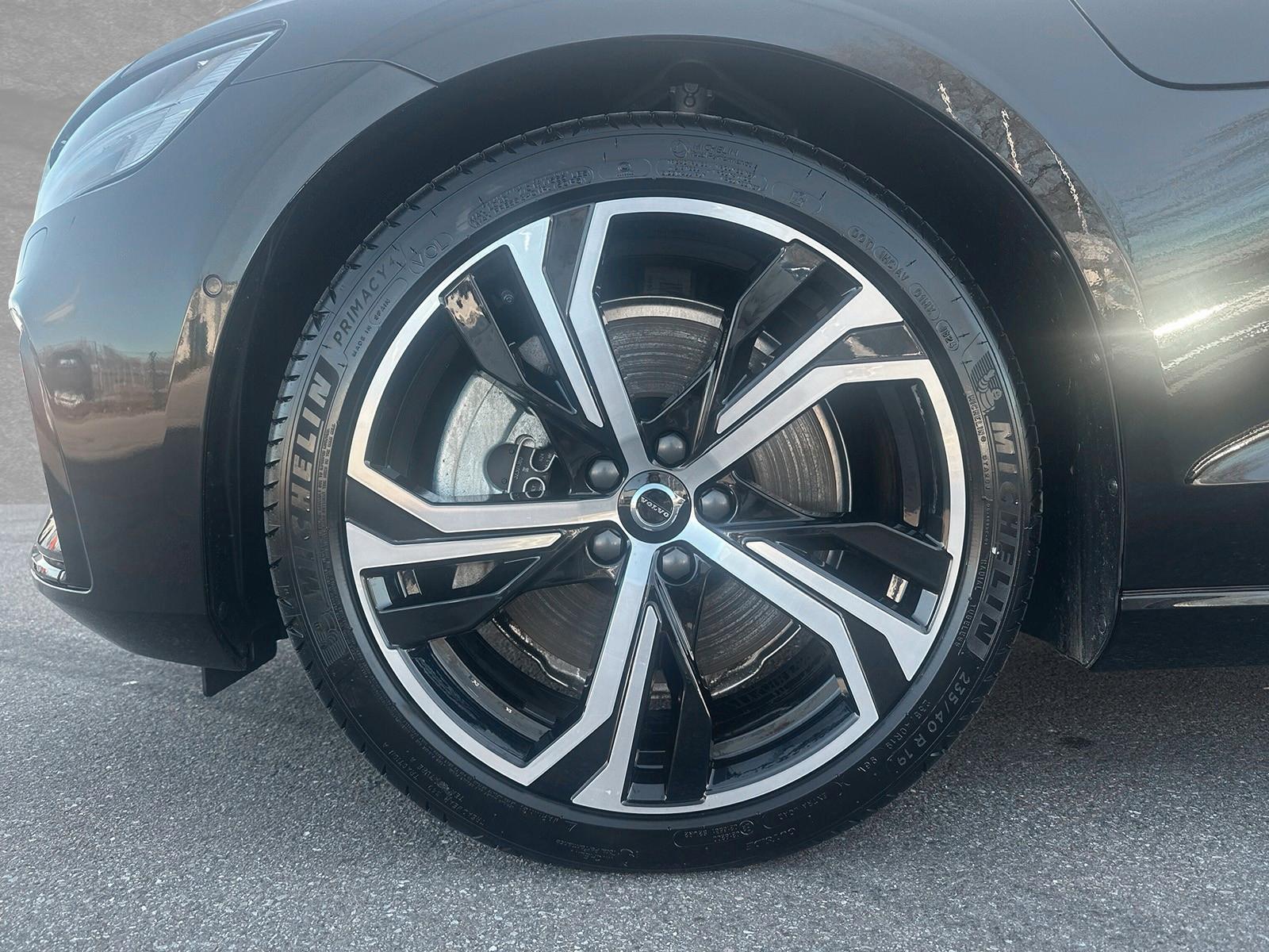 Volvo V60 AWD Dark Plus T6