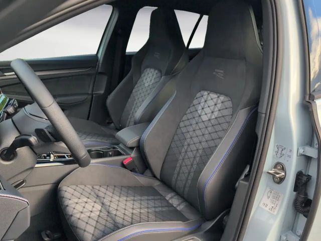 Volkswagen Golf 1.5 eTSI DSG R-Line