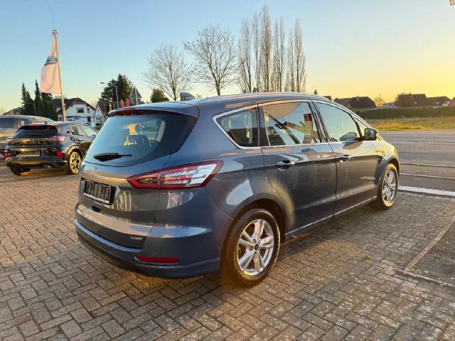 Ford S-Max Titanium