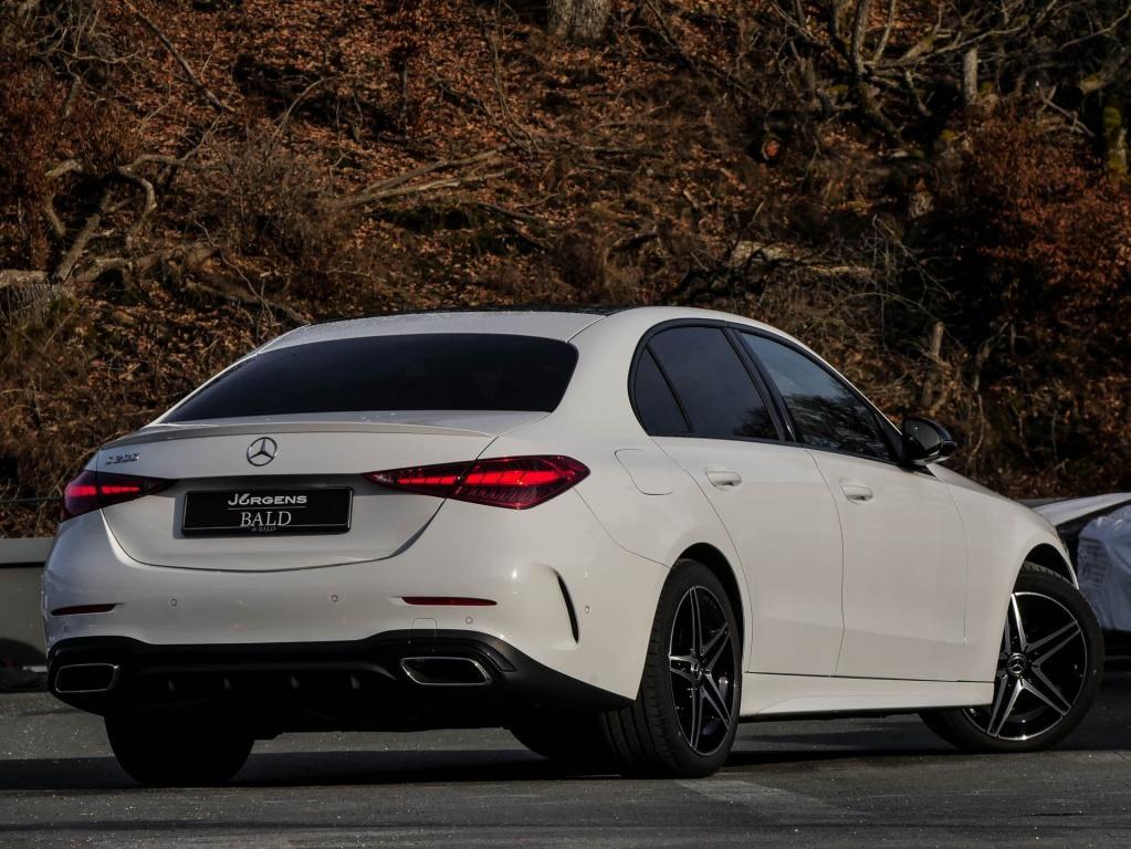 Mercedes-Benz C 200 AMG Line Sedan