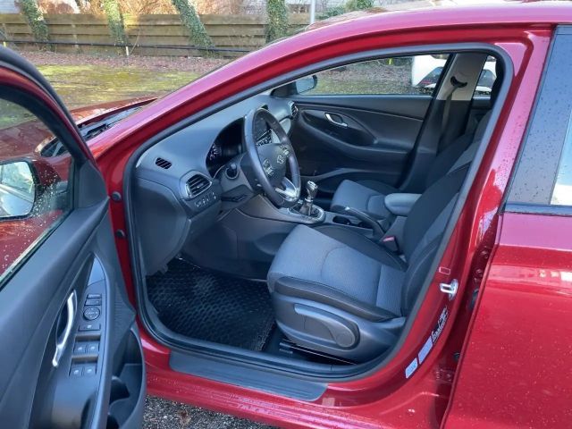 Hyundai i30 1.5 Selected Kombi mit wenig KM*Top gepflegt