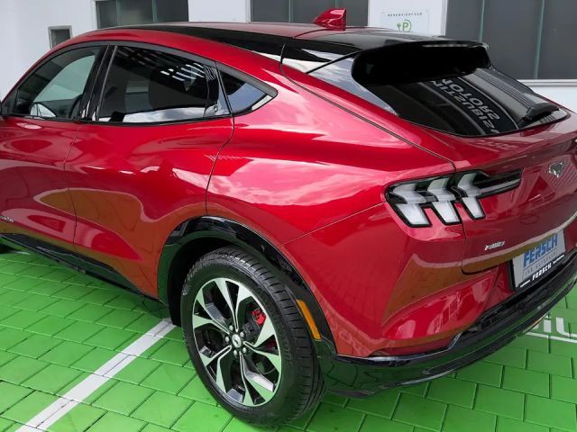 Ford Mustang Mach-E AWD Standard range