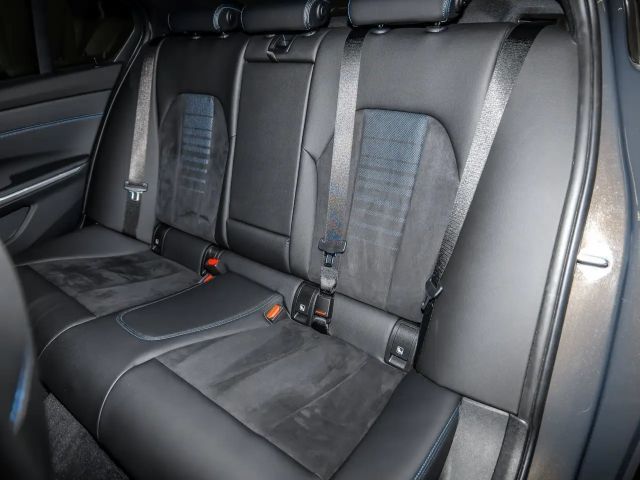 BMW 330 330d M-Sport Sedan xDrive