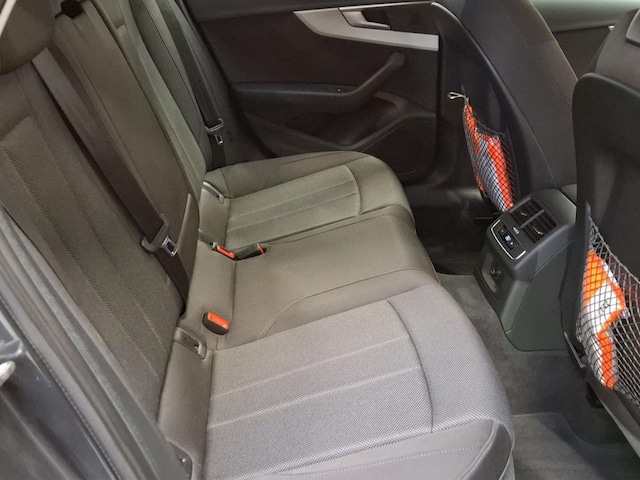 Audi A4 40 TFSI Quattro S-Tronic Sedan