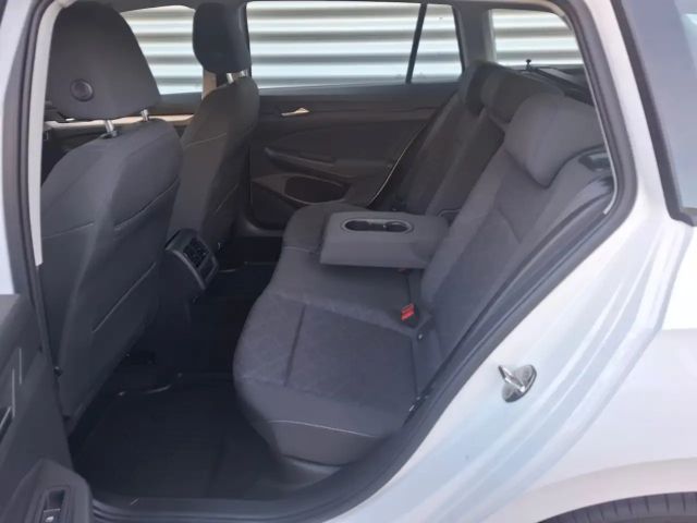 Volkswagen Golf Life Variant