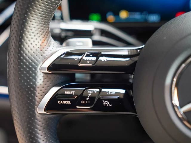 Mercedes-Benz E 220 AMG Line E 220 d Sedan