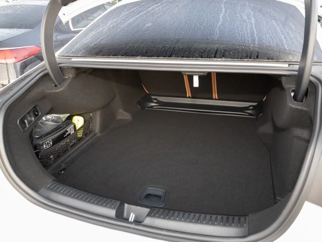 Mercedes-Benz E 200 4MATIC Sedan