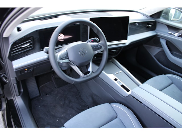 Volkswagen Passat 1.5 eTSI Business Variant