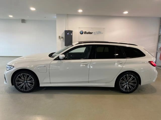 BMW 320 320e M-Sport Touring