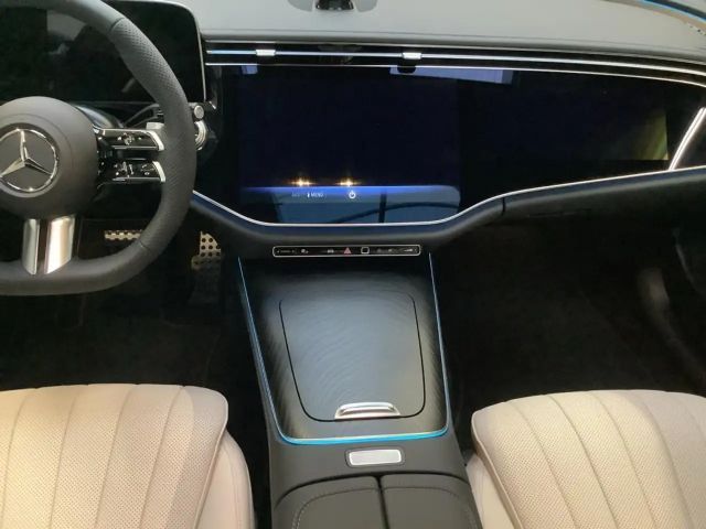 Mercedes-Benz E 200 AMG Line Sedan