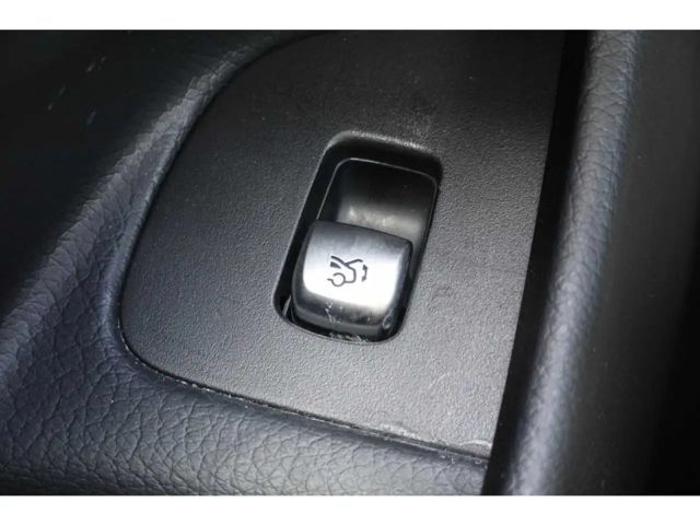 Mercedes-Benz E 200 AVANTGARDE E 200 d Estate