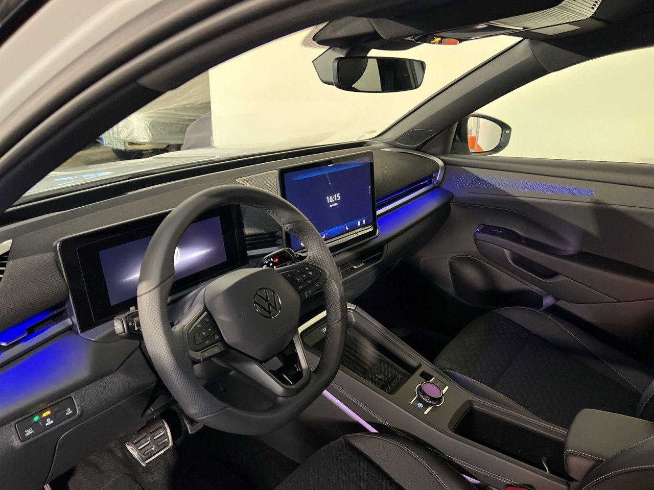 Volkswagen T-Roc 1.5 eTSI DSG IQ.Drive R-Line