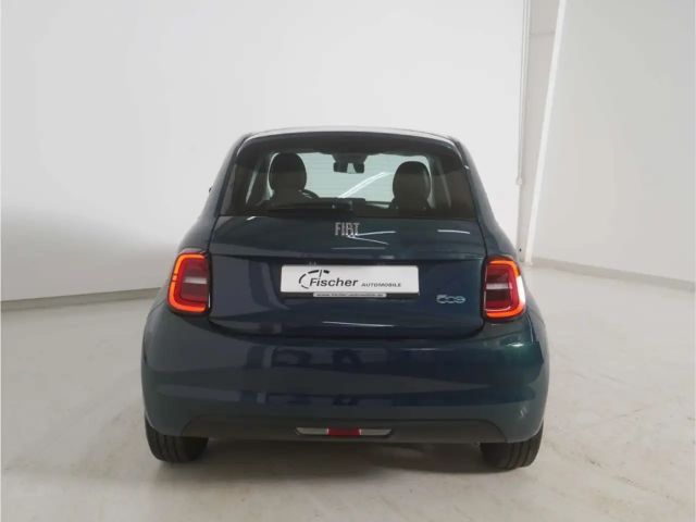 Fiat 500e Action