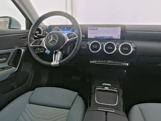 Mercedes-Benz A 180 Hatchback Progressive