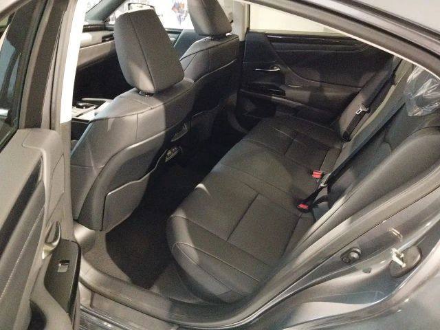 Lexus ES Business Line