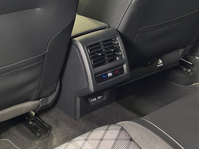 Volkswagen Golf 1.5 eTSI DSG R-Line Variant