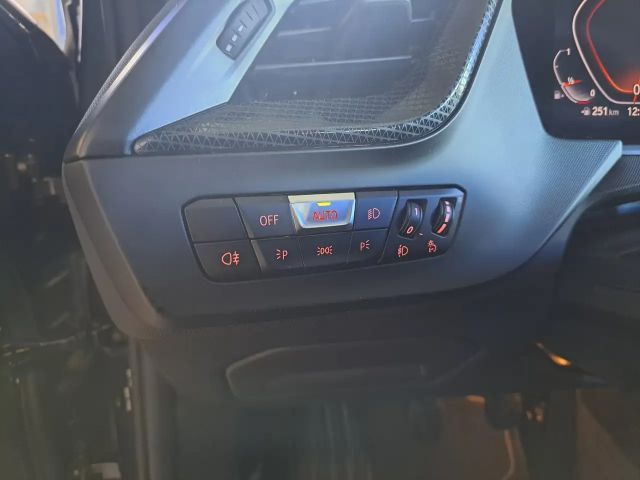 BMW 118 118i Luxury Line Sedan