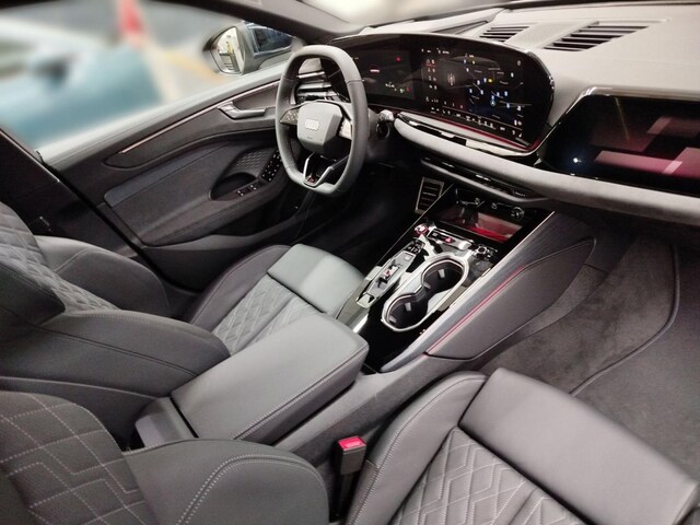 Audi A6 Avant Quattro S-Tronic