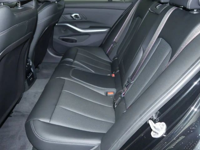 BMW 330 330e M-Sport Sedan xDrive