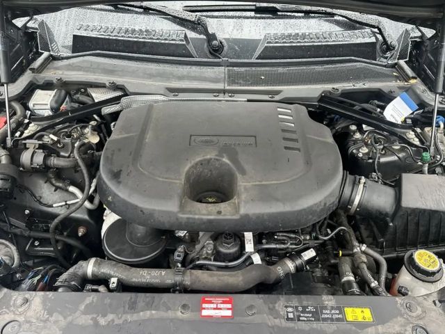 Land Rover Defender 110 D250 Dynamic SE