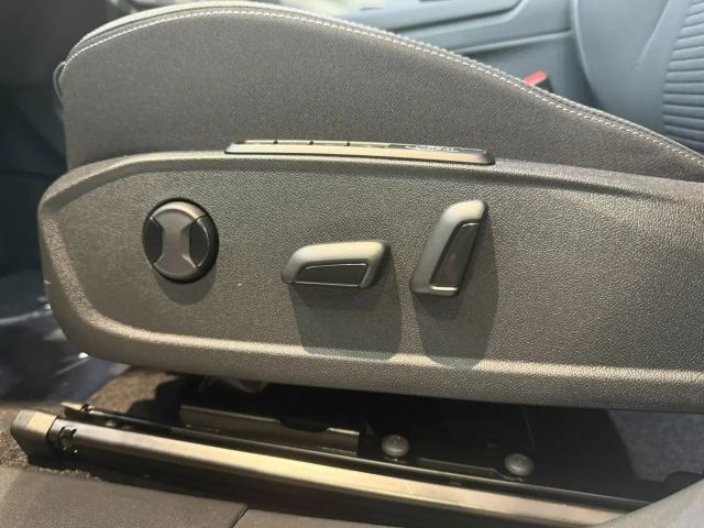 Ford Capri Premium RWD