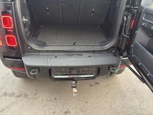 Land Rover Defender 110 Dynamic SE