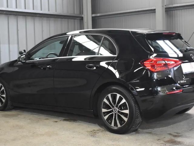 Mercedes-Benz A 180 A 180 d