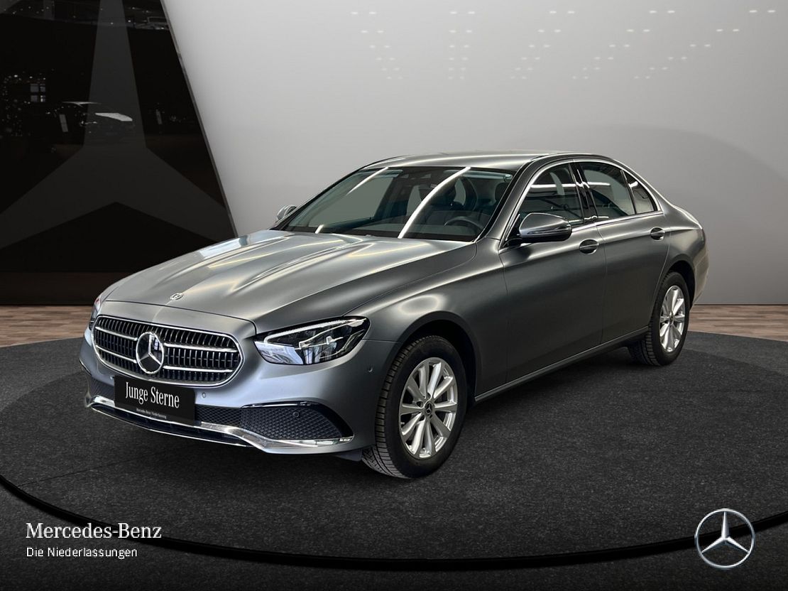 Mercedes-Benz E 300 4MATIC E 300 d Sedan