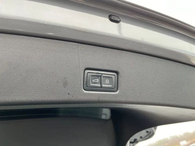 Audi Q4 e-tron Sb basis 125 LRH SHZ KAM ACC