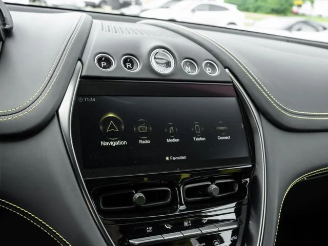Aston Martin DBX 707