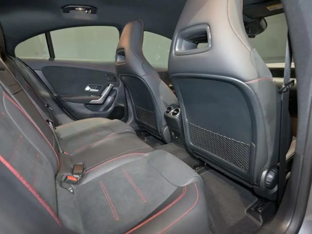 Mercedes-Benz CLA 200 AMG Line Coupé