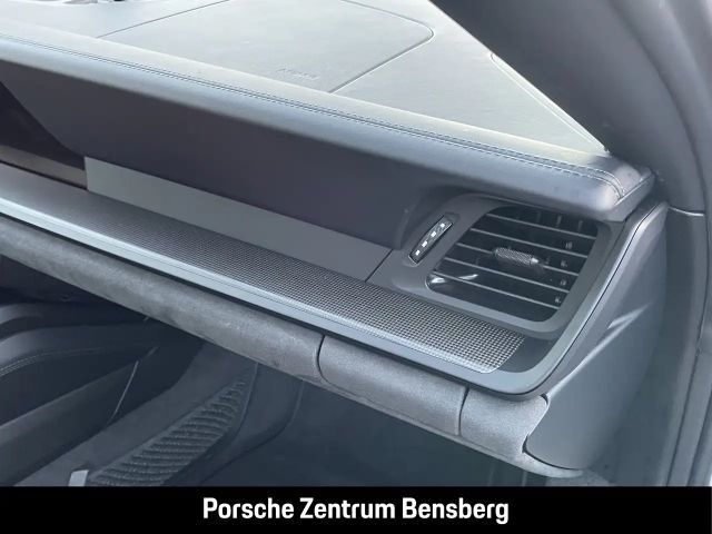 Porsche 992 Cabrio Carrera GTS