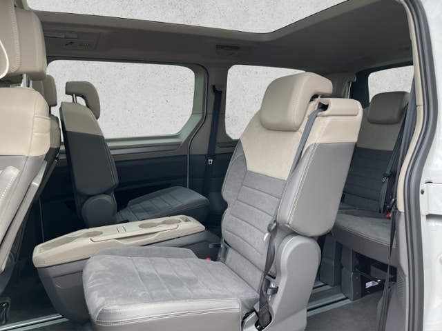Volkswagen Multivan Multivan Motor: 2,0 l TDI SCR 110 kW Getriebe: 7-Gang-Doppelkupplungsgetriebe Radstand: 3124 m KLIMA LED NAVI ALU