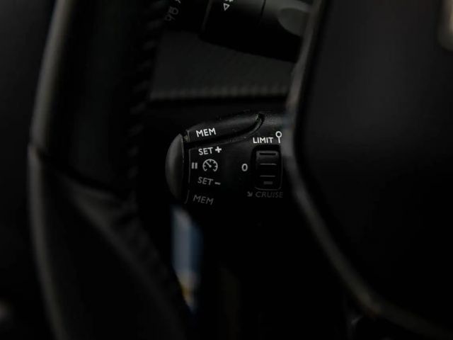 Peugeot 2008 100pk MT6 | Camera | Navi | Parkeers. a |  Carp...