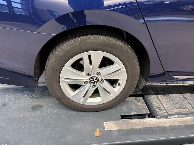 Volkswagen Golf 2.0 TDI DSG Life Variant