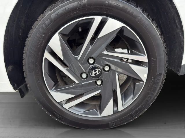 Hyundai i20 *** i-LINE PLUS *** noch ein 4 ZYLINDER MOTOR ***