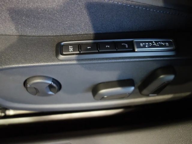 Volkswagen Golf Business DSG Variant