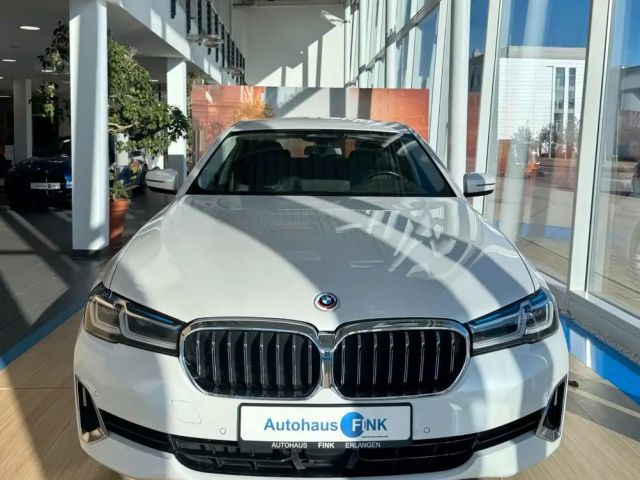 BMW 540 540i Sedan xDrive